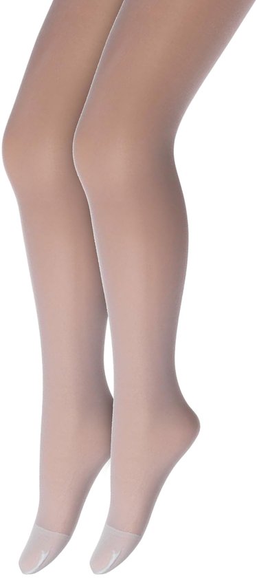 Close-up van twee benen in off-white 20 denier panty.
