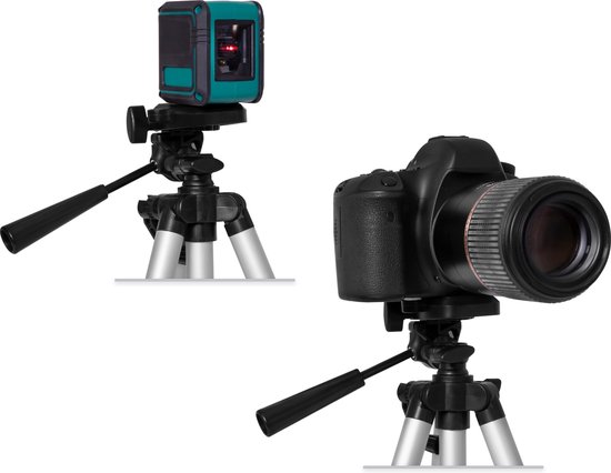 Twee statieven; een met een kleine groengele laser waterpas en een met een zwarte camera.