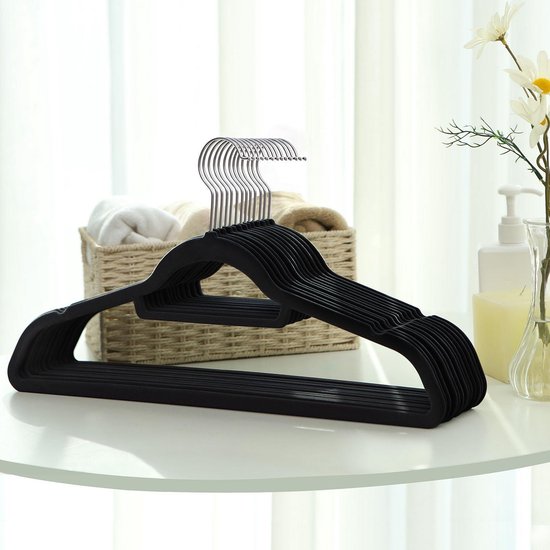 kleerhangers, fluweel, 20 stuks, 0,6 cm dik, pakhangers, jashanger met antislip oppervlak, met twee inkepingen, 360 ° draaibare haak, antislip, zwart CRF20B