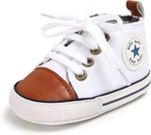 Wit/ bruine gympen met ‘baby ster’ logo | schoenen | baby jongens meisjes | antislip zachte zool | 0 tot 6 maanden | maat 18