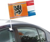 2x Oranje Holland autovlag voetbal supporter 30 x 45 cm - Oranje feest/ Ek/ Wk versiering artikelen