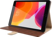 Phreeze Tablethoes - Geschikt voor iPad Pro 2020 - 11 Inch - Luxe Lederen Hoesje - Ingebouwde Standaard met Kaarthouders - Hoesje met Magnetische Sluiting - Beschermhoes - Bruin