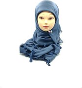 Mooie blauwe vierkante hoofddoek, zachte hijab.