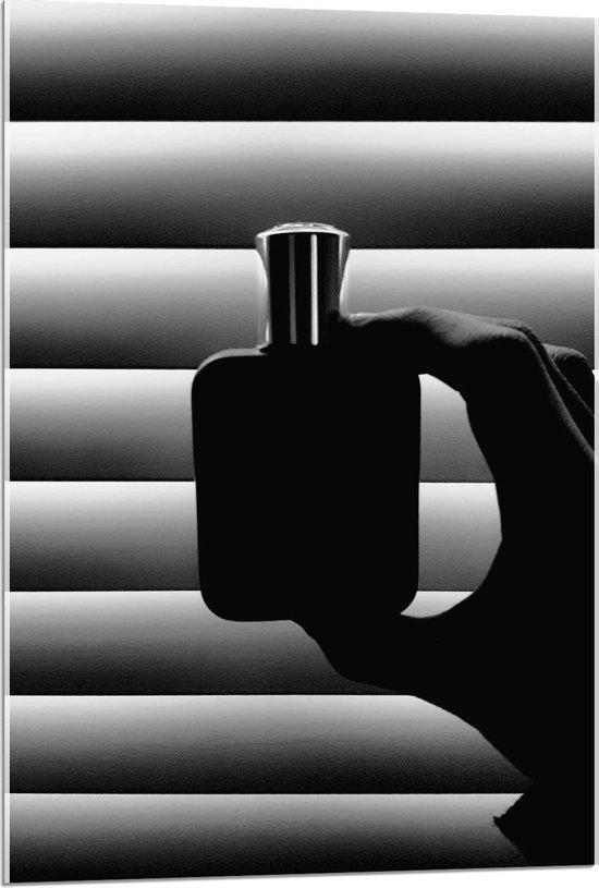Acrylglas - Zwart/Wit Parfumflesje Die Iemand Vasthoudt - 60x90cm Foto op Acrylglas (Met Ophangsysteem)