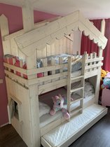 Sarah bedhuisje | Whitewash | Boomhutbed | Steigerhout | Kinderbed