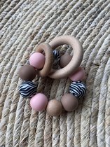 SIIDDS Bijtring/rammelaar - licht roze - zebra - hazelnoot - baby - doorkomende tandjes - bijt speelgoed - siliconen/hout - cadeau - kraamcadeau - babyshower