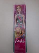 Barbie met  groene bloemenjurk.