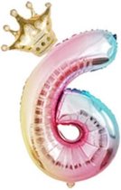 Folieballon 6 jaar MEGA cijfer 6 regenboog met gouden kroon. 81 CM voor lucht of helium gas