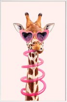 JUNIQE - Poster in kunststof lijst Dorstige Giraffe -60x90 /Bruin &