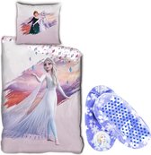 Disney Frozen Dekbedovertrek Elsa - Eenpersoons - 140 x 200 cm - 100% katoen- kussen 65x65, incl Frozen huis slofjes mt 31-34