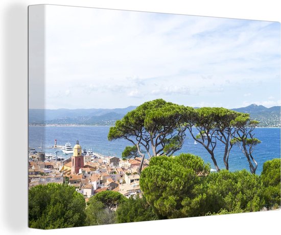 Saint-Tropez in een groene omgeving in Frankrijk Canvas 90x60 cm - Foto print op Canvas schilderij (Wanddecoratie woonkamer / slaapkamer) / Europese steden Canvas Schilderijen