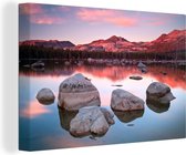 Canvas Schilderij Zonsondergang bij het meer in het Nationaal park Sierra Nevada in Californië - 120x80 cm - Wanddecoratie