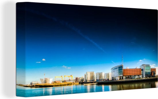 Le Titanic Signature Building de Belfast sous un ciel fascinant Toile 80x40 cm - Tirage photo sur toile (Décoration murale salon / chambre) / Villes européennes Peintures sur toile