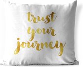 Buitenkussens - Tuin - Motiverende quote Trust your journey op een witte achtergrond - 40x40 cm