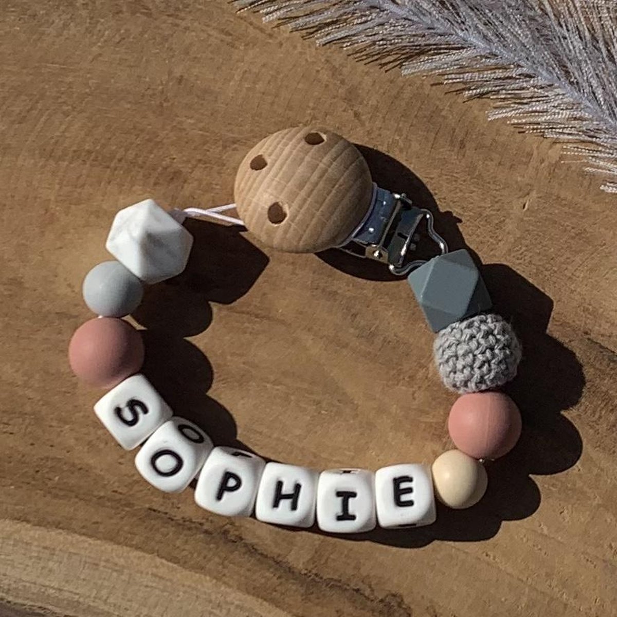 Goedkoopste Speenkoord met naam | Gepersonaliseerd | Oud Roze | Kraamcadeau | Met persoonlijke boodschap | Baby | Speenclip | Speenketting | Bebbes