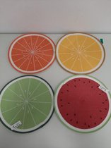 Vier placemats met een fruitvorm
