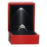 Ringdoosje LED lichtje rood - aanzoek - verloving - sieradendoos - bruiloft - huwelijksaanzoek - liefde - Valentijnsdag - ring - verlichting - lichtje - met licht