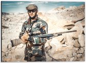 Dibond - Militair Met Groot Geweer en Camouflage Pak - 40x30cm Foto op Aluminium (Wanddecoratie van metaal)