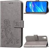 Lucky Clover geperst bloemenpatroon lederen tas voor Huawei Enjoy 9, met houder & kaartsleuven & portemonnee & draagriem (grijs)