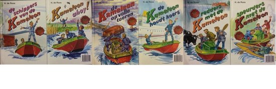 Boekenkaften van de Kameleon-serie, met jongens in boten en op zee. Titels in het Nederlands.