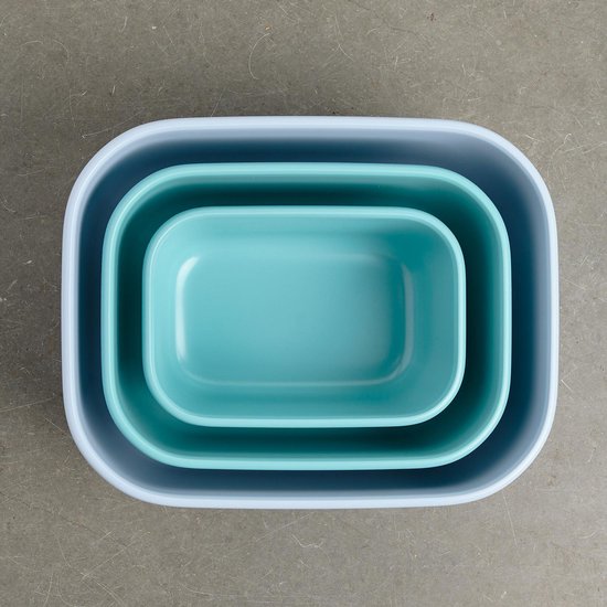 Trois boîtes de conservation Mepal rectangulaires bleu pastel et turquoise, empilées les unes dans les autres, vues de dessus.