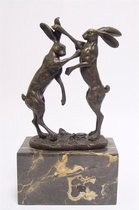 Bronzen beeld - Twee boksende hazen - Marmeren sokkel - 24,5 cm hoog
