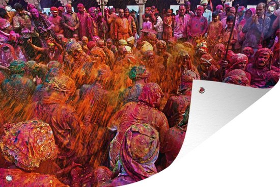 Tuindecoratie Mensen gooien emmers gekleurd water tijdens het Holi festival  - 60x40 cm... | bol.com