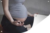 Tuinposters buiten Een zwangere vrouw die aan yoga doet - 90x60 cm - Tuindoek - Buitenposter
