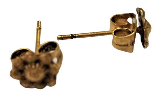 Zeeuws knopje oorstekers mini, heel klein 4 mm, verguld met laagje echt goud