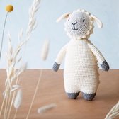 Global Affairs - gehaakte knuffel Schaap - Woodland serie