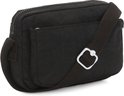 Zwarte Kipling schoudertas met een zilverkleurige D-ring op de schouderband.