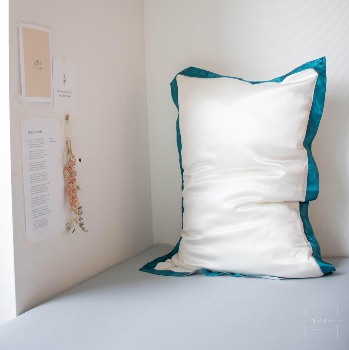 Mori Concept - Delight zijden kussensloop - 50x75 - Creme en Pine Blauw - 100% Moerbei zijde –Mulberry Silk Pillowcase