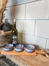 Cadeaupakket  /  serveerplank inclusief blauwe schaaltjes + Fles met de tekst New home New adventures New memories  / moederdag / verjaardag / kerstmis / nieuw huis