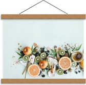 Schoolplaat – Make-up bij Fruit op Lichtblauwe Achtergrond - 40x30cm Foto op Textielposter (Wanddecoratie op Schoolplaat)