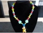 Houten kralenketting met een eend als hanger