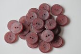 Mooie Bordeaux 2 gaats knoop. Doorsnede 18mm. Zakje van 25 stuks.