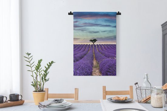 Tapisserie Lavande - Champ de lavande au coucher du soleil avec arbre à l'horizon Tapisserie murale coton 60x90 cm - Tapisserie murale avec photo