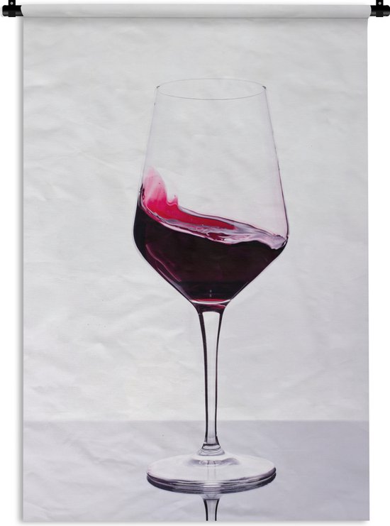 Wandkleed Rode wijn - Studio shot van een glas Rode wijn Wandkleed katoen 90x135 cm - Wandtapijt met foto