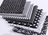 Pakket van 7 lapjes stof - verschillende designs - zwart-wit - 24 x 25 cm - quilt - patchwork - poppen kleertjes