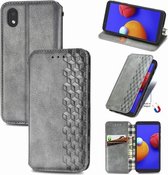 Voor Samsung Galaxy A01 Core Cubic Grid Pressed Horizontal Flip Magnetic PU Leather Case met houder & kaartsleuven & portemonnee (grijs)