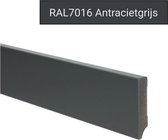 Hoge plinten - MDF - Moderne plint 70x15 mm - Grijs - Voorgelakt - RAL 7016 - Per stuk 2,4m