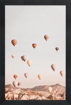 JUNIQE - Poster in houten lijst Heteluchtballonnen -60x90 /Bruin &