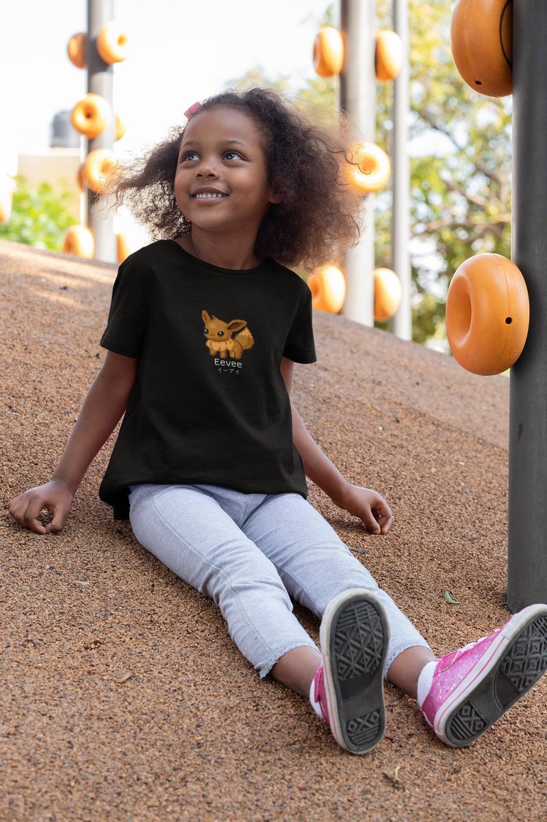Afbeelding van product Bc  Eevee Pixel Art Kids Zwart T-Shirt - Kawaii Anime Merchandise - Pokemon - Unisex Maat 5/6 jaar  - maat 5 jaar
