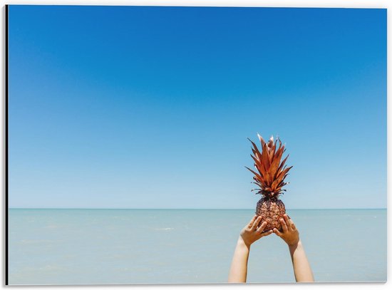 Dibond - Gouden Ananas bij Zee - 40x30cm Foto op Aluminium (Met Ophangsysteem)