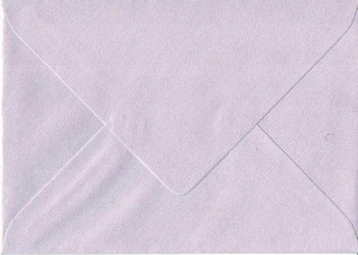 50 C6 Enveloppen - Parelmoer - 162x114mm - 110 grams - 16,2x11,4cm - Gegomde puntklepsluiting