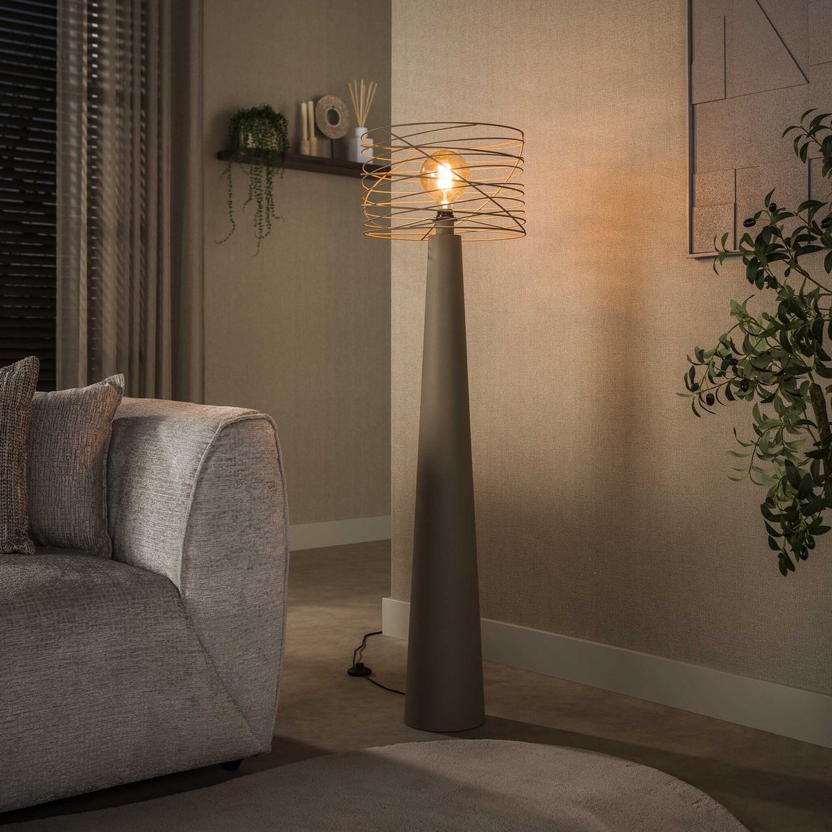 PS-Collection Vloerlamp Beige Metaal Spiraal Curl 1-Lichts Ø40 - vloerlampen woonkamer, vloerlamp zwart, vloerlamp industrieel, vloer lamp, vloerlampen landelijk, staande lampen woonkamer, staande lampen, staande lamp industrieel