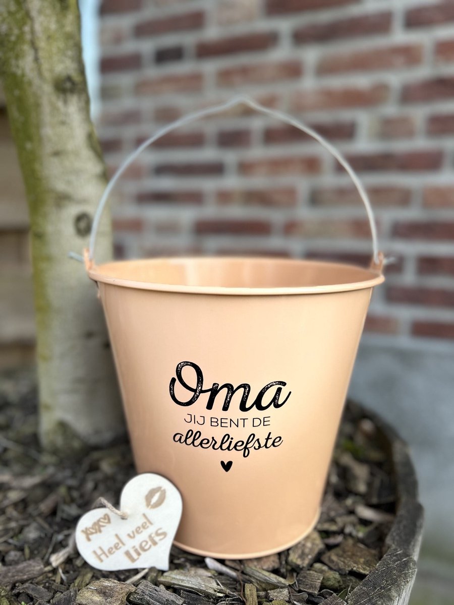 Creaties van Hier – Cadeau emmer Oma met houten hartje - 24 cm – zink – decoratie