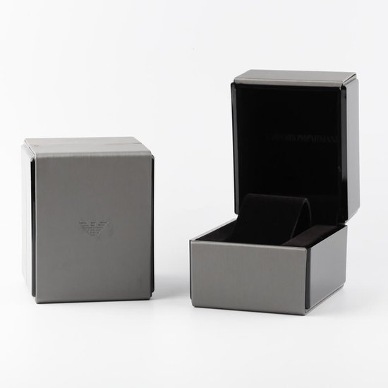 Grijze Emporio Armani geschenkdoos open en dicht.