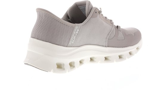 Grijze Skechers Slip-ins sneaker met ademende mesh en witte schokabsorberende zolen.