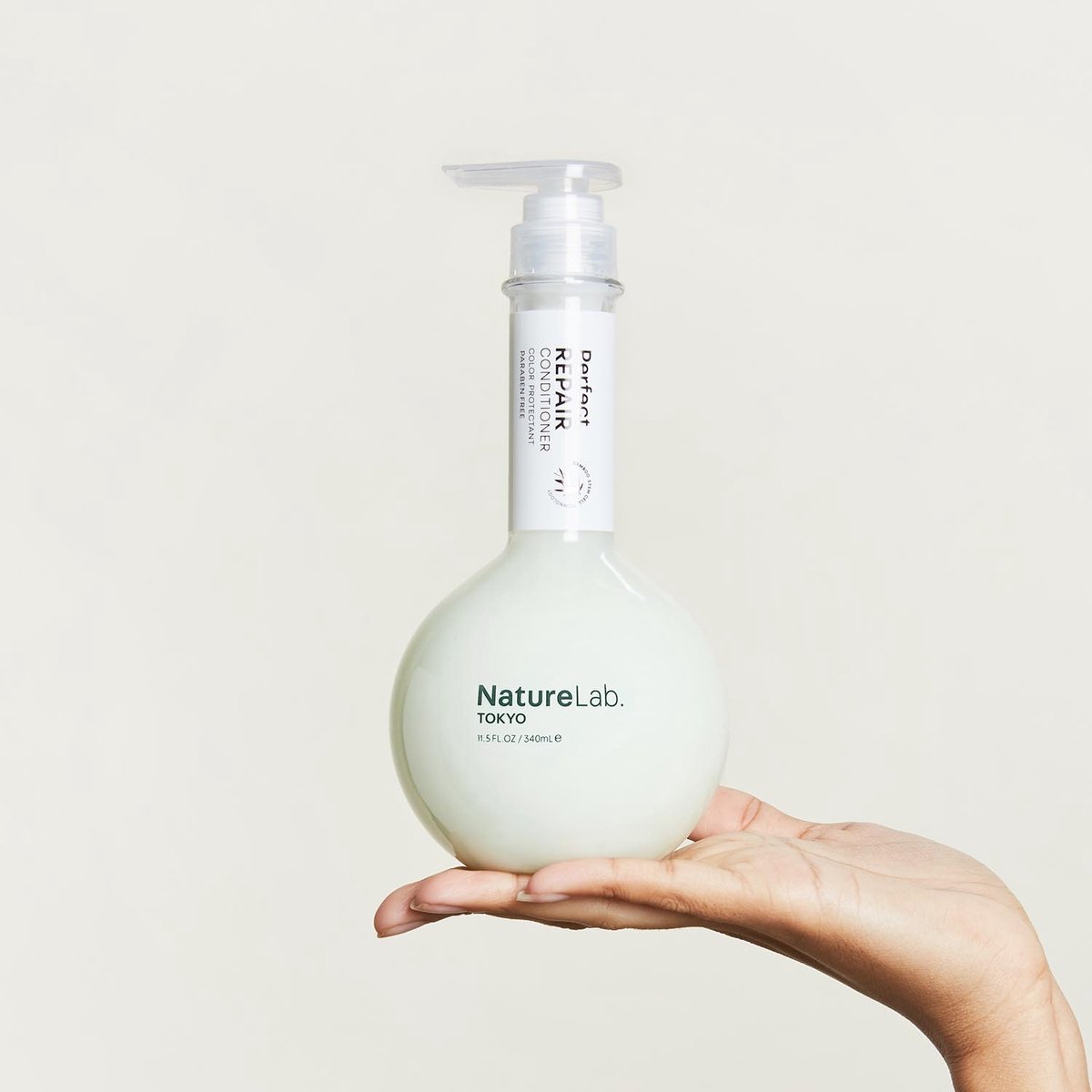 NatureLab. TOKYO - Perfect REPAIR Conditioner 340 ml - Herstellende Shampoo